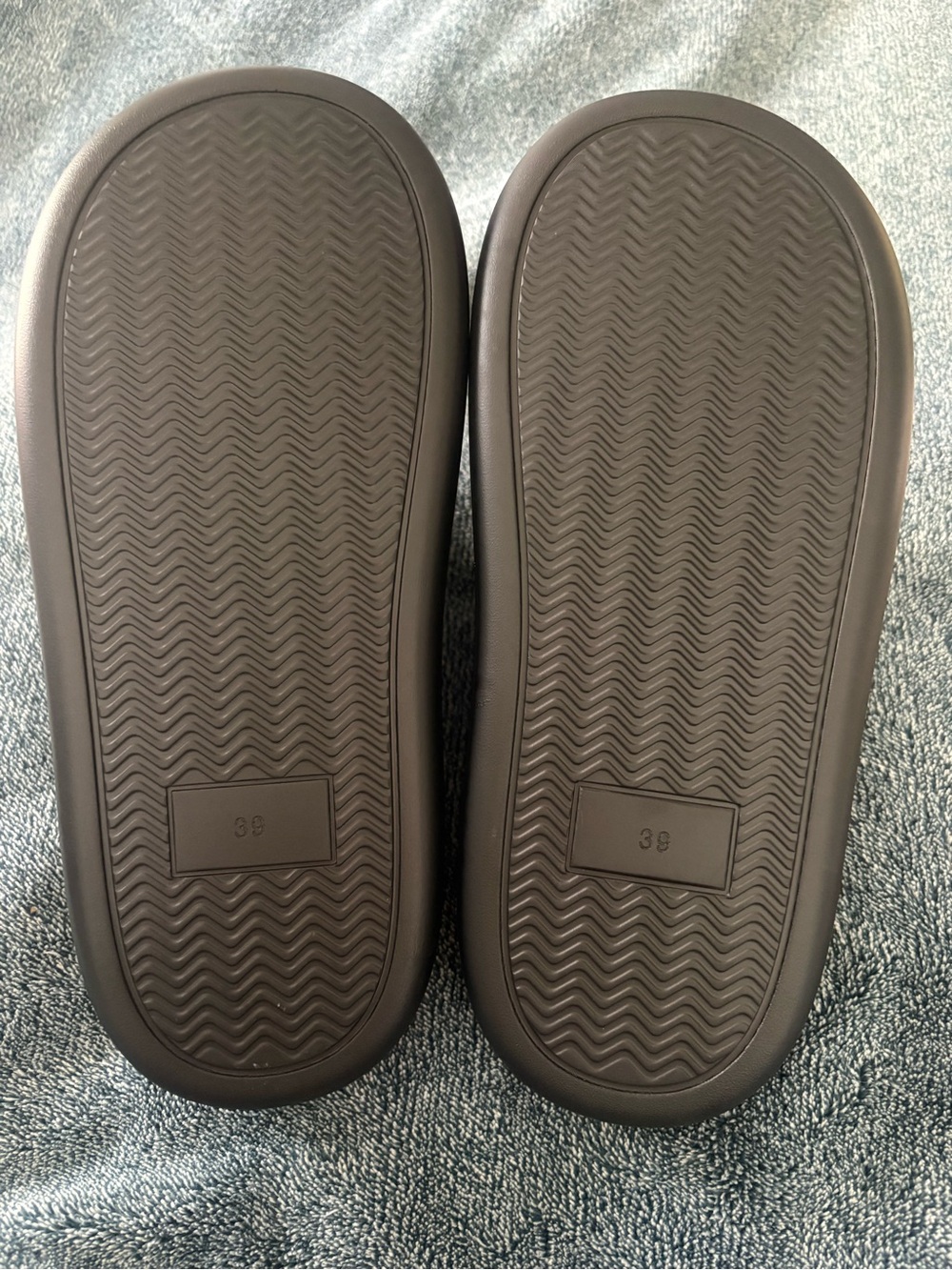 Black Crisscross Slide Sandals -Cosy Island - Picture 2 of 6